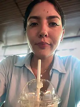 Snapshot of MarianaBenz chatting on February 27, 2025, 3:26 pm MarianaBenz online show from February 27, 2025, 3:26 pm