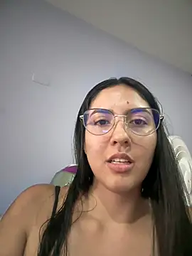 Snapshot of MarianaBenz chatting on March 7, 2025, 8:44 pm MarianaBenz online show from March 7, 2025, 8:44 pm