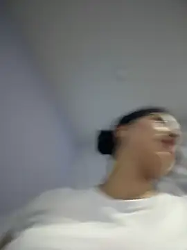 Snapshot of MarianaBenz chatting on March 9, 2025, 12:00 am MarianaBenz online show from March 9, 2025, 12:00 am