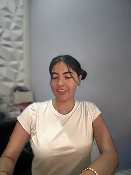 Snapshot of MarianaBenz chatting on March 9, 2025, 3:01 am MarianaBenz online show from March 9, 2025, 3:01 am