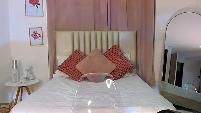 KristennBlue online show from February 14, 2025, 4:15 am