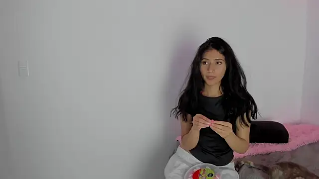 Snapshot of mari_mar69 chatting on February 10, 2025, 1:44 pm mari mar69 online show from February 10, 2025, 1:44 pm