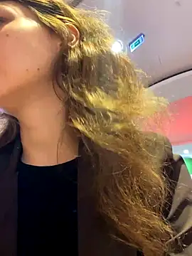 QuitieLia online show from November 5, 2025, 8:36 am