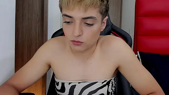 Snapshot of LyonGallego_ chatting on February 6, 2025, 1:16 am LyonGallego online show from February 6, 2025, 1:16 am