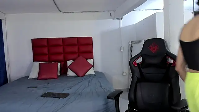 Snapshot of LyonGallego_ chatting on October 13, 2025, 6:13 am LyonGallego online show from October 13, 2025, 6:13 am