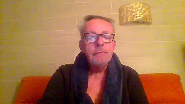 tuggy59 online show from February 15, 2026, 5:37 am