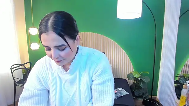 taylor bennet online show from December 18, 2025, 11:49 am