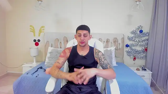 Alex cute77 online show from December 2, 2024, 12:29 pm