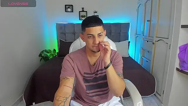 Alex cute77 online show from February 12, 2025, 12:12 pm