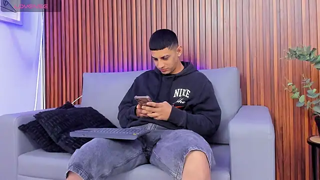 Alex cute77 online show from March 13, 2026, 12:12 pm