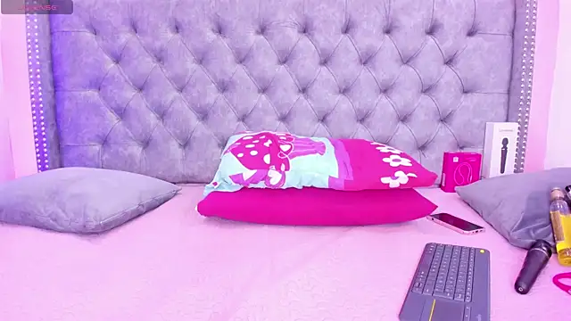 Sofia Girl  online show from September 11, 2025, 8:36 am