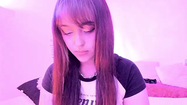 Gloomydoll online show from December 17, 2025, 6:47 pm