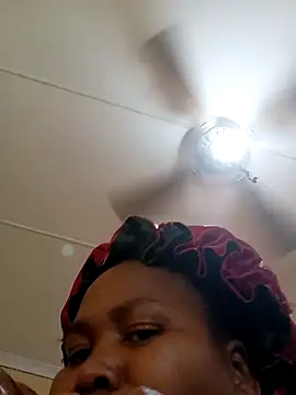 Snapshot of Real1SweetQueen chatting on January 24, 2025, 11:59 am Real1SweetQueen online show from January 24, 2025, 11:59 am