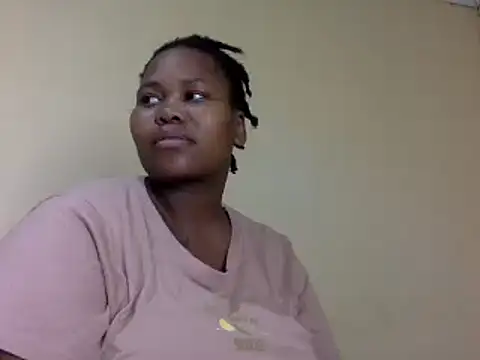 Snapshot of Real1SweetQueen chatting on February 7, 2025, 8:10 pm Real1SweetQueen online show from February 7, 2025, 8:10 pm