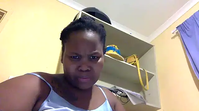 Snapshot of Real1SweetQueen chatting on February 11, 2025, 5:18 pm Real1SweetQueen online show from February 11, 2025, 5:18 pm