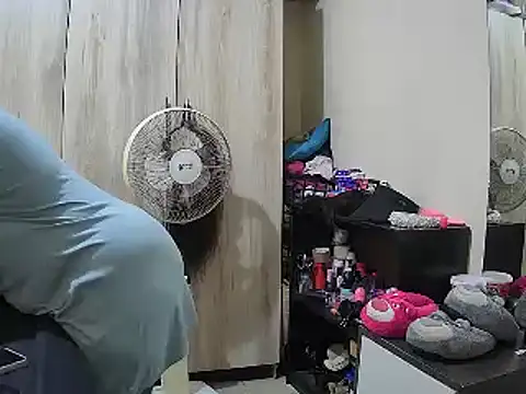 Real1SweetQueen online show from April 21, 2026, 5:47 am