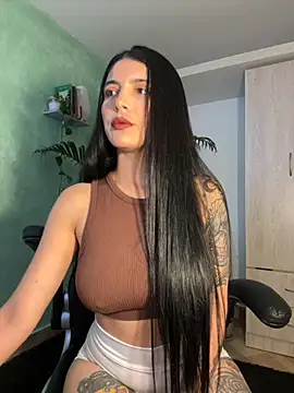 CristalCerati online show from September 10, 2025, 9:48 pm