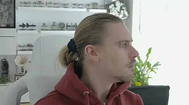 Snapshot of Madame-Vandersex chatting on January 22, 2025, 12:27 pm Madame-Vandersex online show from January 22, 2025, 12:27 pm