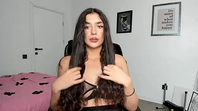 PortraitMarie online show from February 7, 2025, 6:02 pm