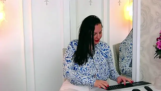 JudithCombs online show from December 11, 2024, 12:55 pm