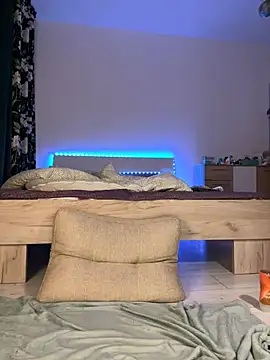 freiiaflower online show from February 19, 2025, 7:16 pm