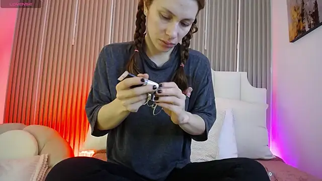 Katy Van online show from April 7, 2026, 8:53 pm