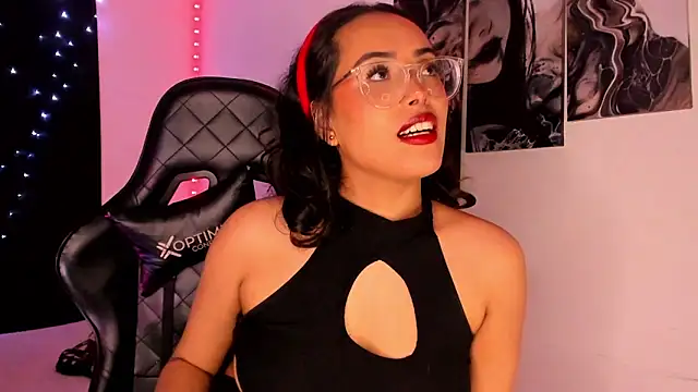 willow poisson online show from December 16, 2024, 8:26 pm