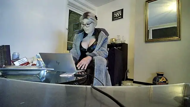 CharlotteVixxens online show from March 25, 2026, 11:00 pm