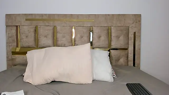 thecrazyadamss  online show from October 4, 2025, 2:09 am