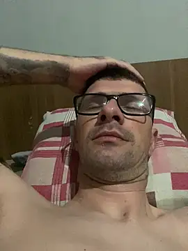 Juliano2289 online show from April 15, 2026, 9:37 pm