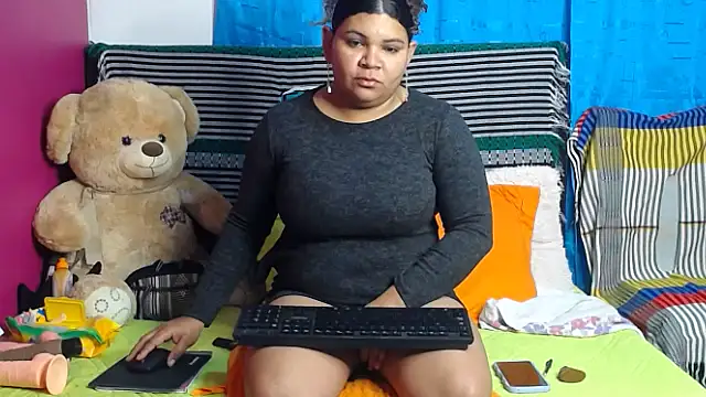 Snapshot of karolhot916 chatting on February 13, 2025, 11:15 pm karolhot916 online show from February 13, 2025, 11:15 pm