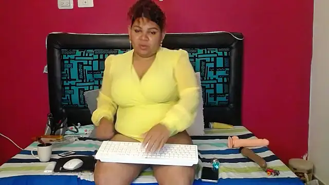 Snapshot of karolhot916 chatting on November 5, 2025, 2:44 am karolhot916 online show from November 5, 2025, 2:44 am