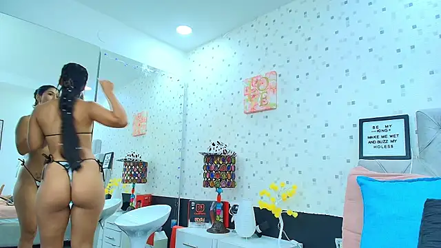 JulietaReyess online show from February 21, 2025, 2:48 pm