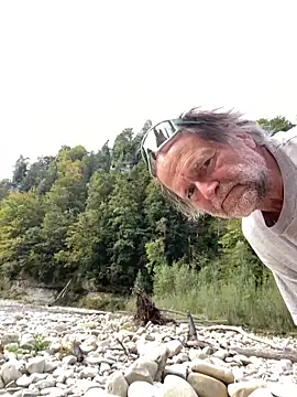 artXhibitor online show from October 7, 2025, 1:41 pm