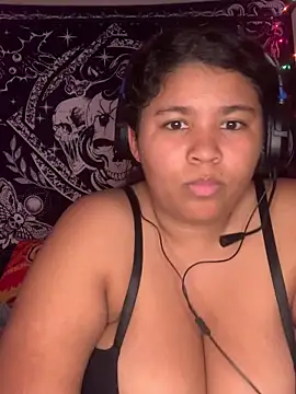 Snapshot of KittyLoroi chatting on October 22, 2025, 6:13 am KittyLoroi online show from October 22, 2025, 6:13 am