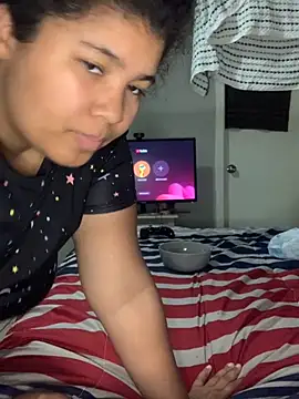 Snapshot of KittyLoroi chatting on October 29, 2025, 12:57 am KittyLoroi online show from October 29, 2025, 12:57 am