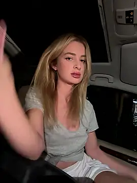 EvieEvans online show from December 2, 2024, 9:39 pm