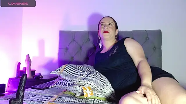 mia-luna-x online show from January 21, 2025, 11:55 pm