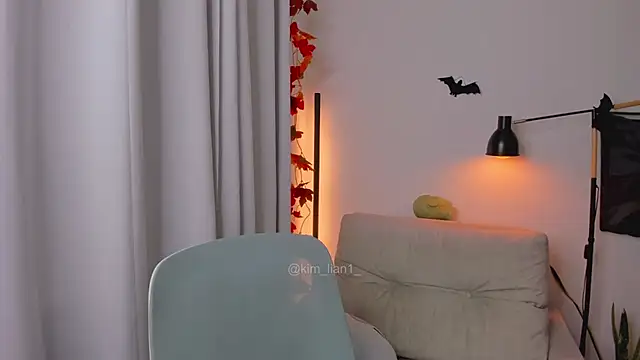 kim lian21 online show from October 10, 2025, 12:15 pm