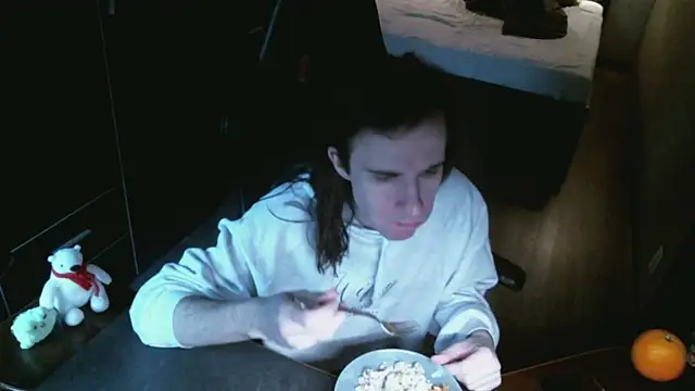 izilizi 23 online show from December 5, 2024, 12:22 pm