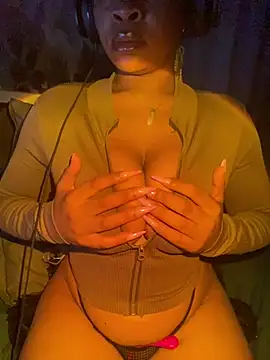 YellowHoneyDip online show from December 8, 2024, 3:21 am