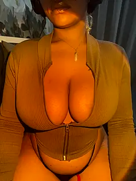 YellowHoneyDip online show from December 8, 2024, 6:22 am