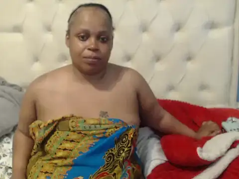 THESHORTQUEEN online show from November 17, 2025, 7:52 pm