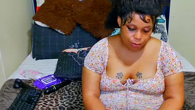 THESHORTQUEEN online show from December 3, 2025, 9:46 pm