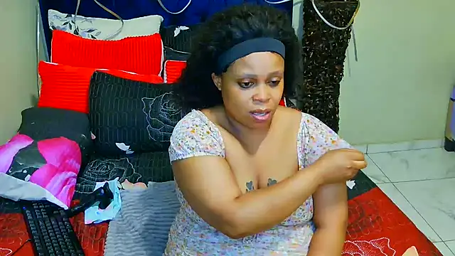 THESHORTQUEEN online show from December 17, 2025, 5:30 pm