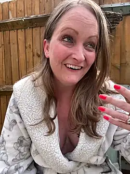 HoneyBluex online show from April 16, 2026, 10:49 am