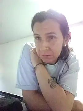 Cameron puppy online show from November 10, 2025, 7:02 pm