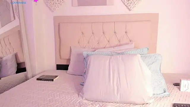 daiana curly online show from March 1, 2025, 5:49 pm