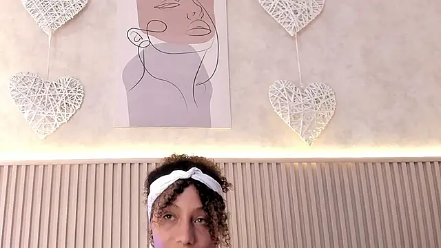 daiana curly online show from November 11, 2025, 9:04 pm