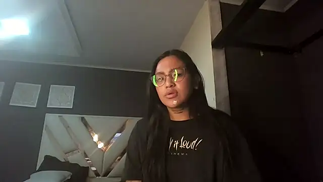 fairylatin222 online show from April 13, 2026, 12:21 pm